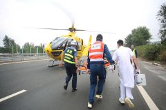 闪电新闻报道山东通航两架直升机参与空地联合救援演练