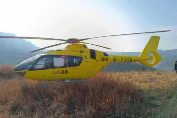 一线风采丨山东通航EC135直升机为坠崖人员开辟空中救援通道
